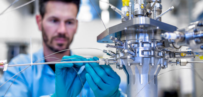 Preparing the thrust chamber demonstrator