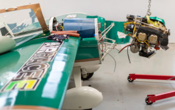 Air Race E engine removal