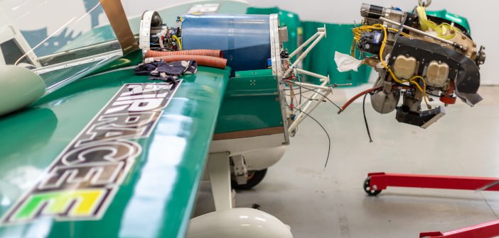 Air Race E engine removal