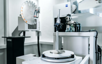 Why 3D x-ray measurement and inspection is vital in turbine blade manufacturing Image of a turbine blade